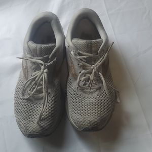 Brooks Revel 2 size 11